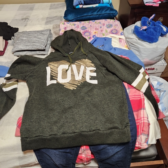 Clothes - Picture 5 of 5